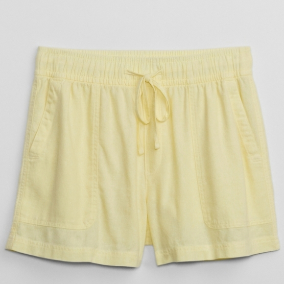 NWT! GAP, 3.5" High Rise Pull-On Utility Shorts, Soft Yellow, Size Large - Picture 1 of 5